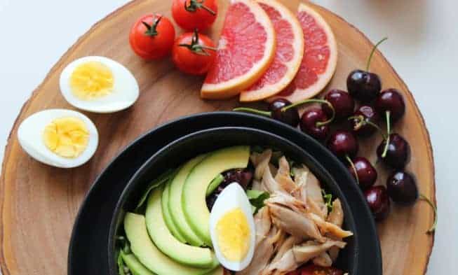 Fisch, Eier, Avocado, Tomaten