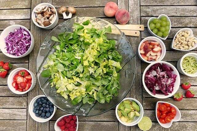 Obst- und Gemüsesalat