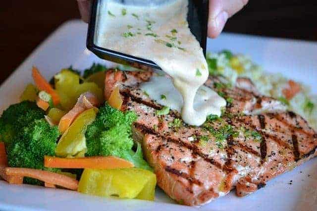 gegrilltes Fleisch mit Gemüse